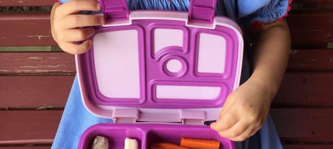 Śniadaniówka dla dziecka – co zapakować, żeby było zdrowo i bez stresu rano? Śniadaniówka dla dziecka – co zapakować, żeby było zdrowo i bez stresu rano?